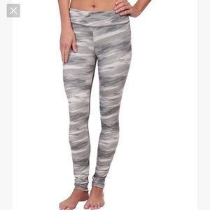 UnderArmour Camo Grey zip Leggings Size Small